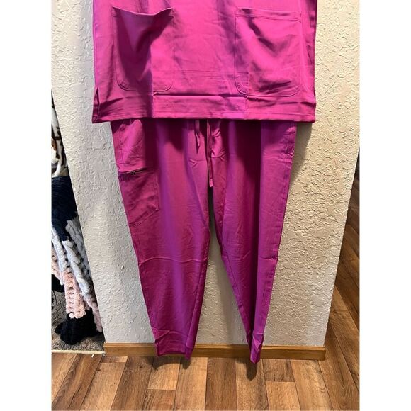 Azalea Pink Scrub Set Woman’s Size XXL NEW Top And Bottoms - Picture 2 of 14